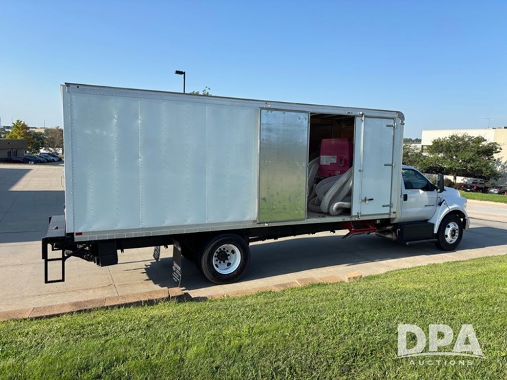2023-ford-f650-image-11