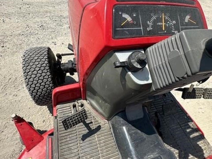 massey-ferguson-1235-image-24