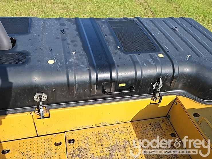 2015-caterpillar-329fl-image-36