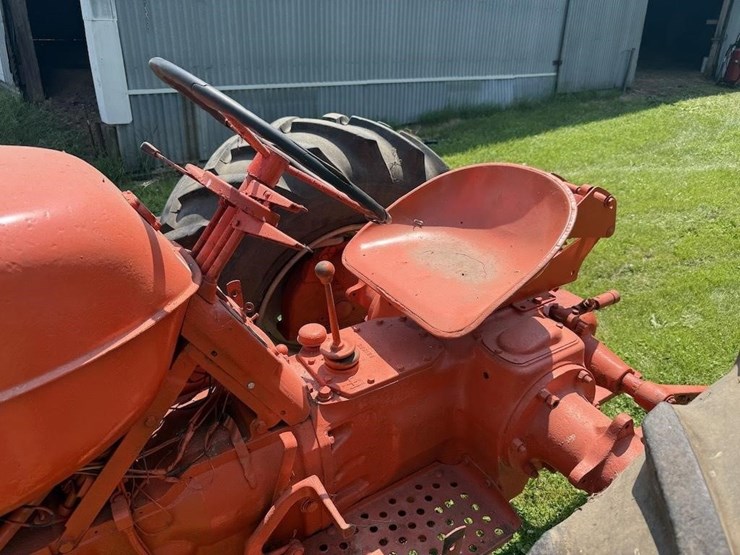 allis-chalmers-d17-tractor-image-10