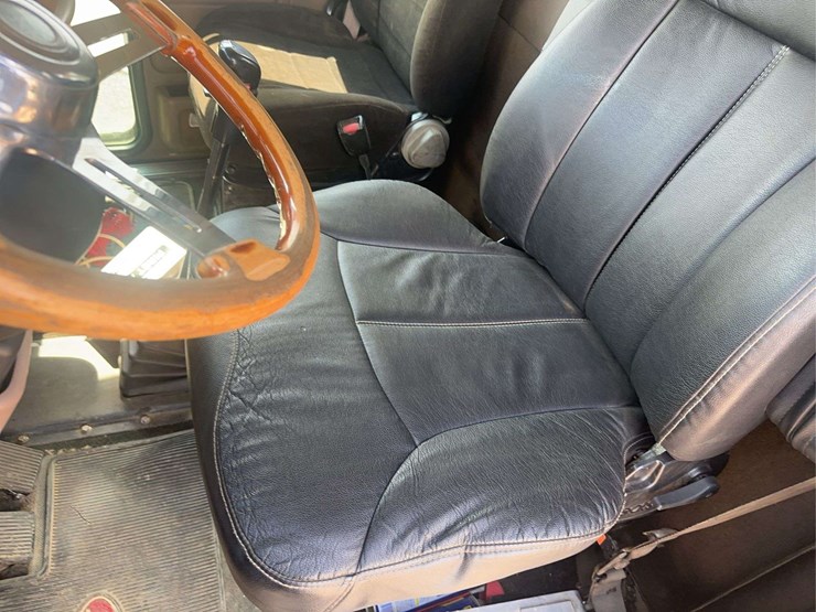 2006-peterbilt-378-image-36