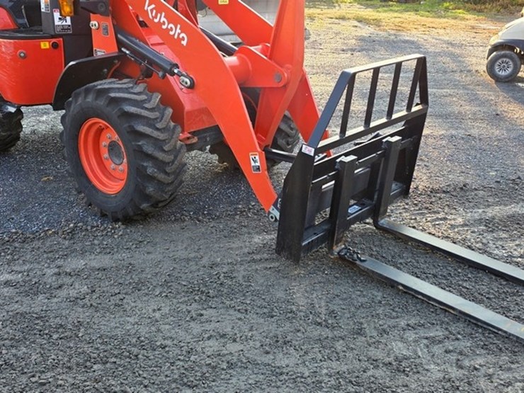 2023-kubota-r430-image-6