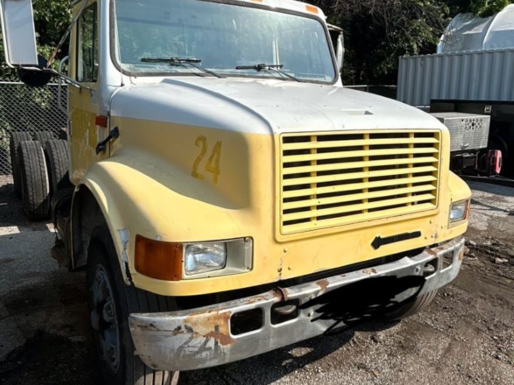 1997-international-4900-image-1