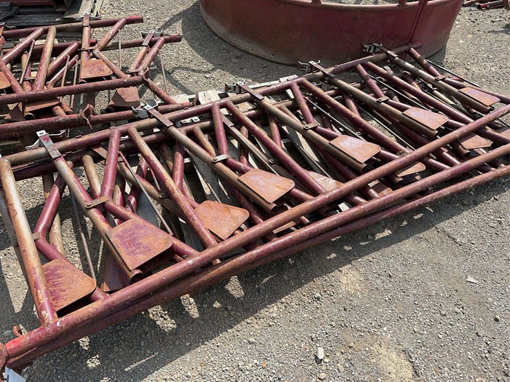 pallet-of-(3)-cattle-headlocks-image-6