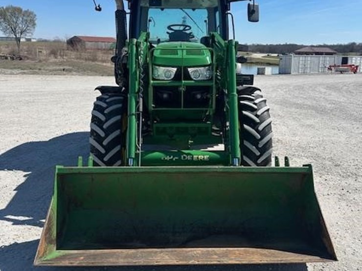 2014-john-deere-6125r-image-10