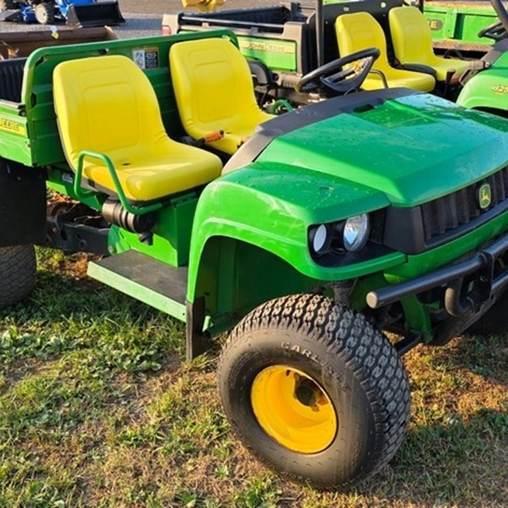 JOHN DEERE GATOR