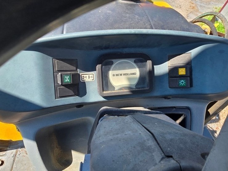 2011-new-holland-b95b-image-58
