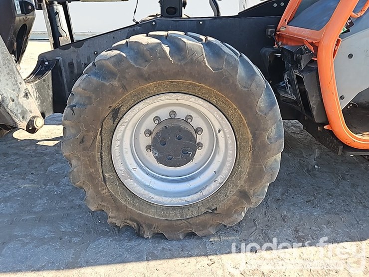 2018-jlg-1055-image-14