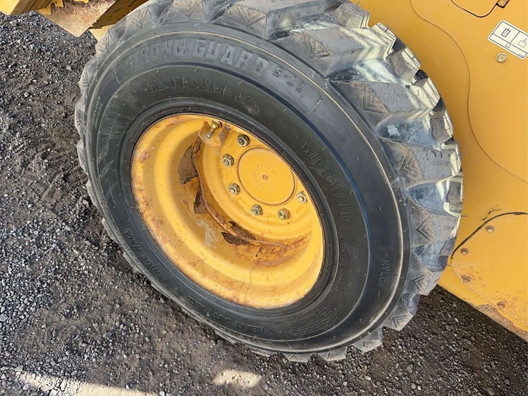 2018-caterpillar-262d-image-10
