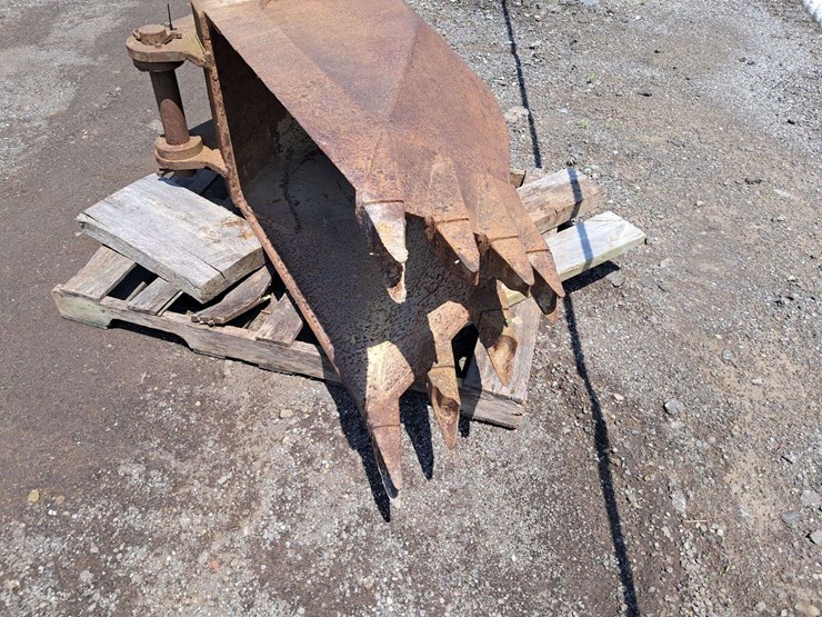 adco-v-24"-rock/frost-bucket-image-2