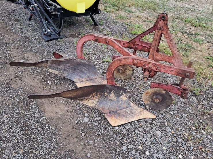 deerborne-10-1-2-bottom-plow-image-1