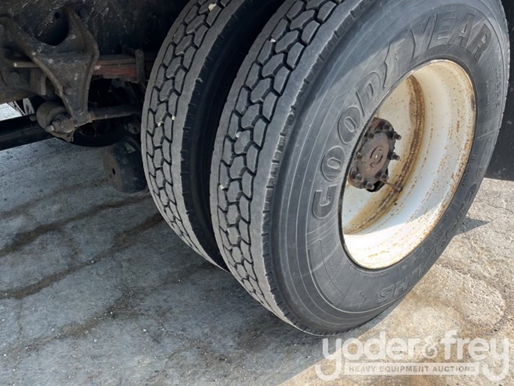 2013-international-durastar-4300-image-9