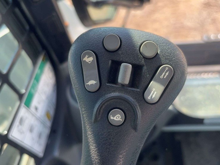 2024-bobcat-s590-image-27