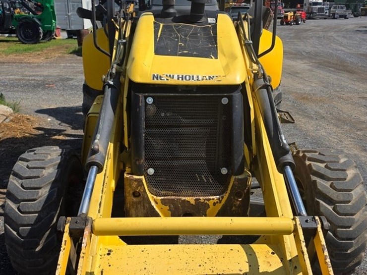 2011-new-holland-b95b-image-40
