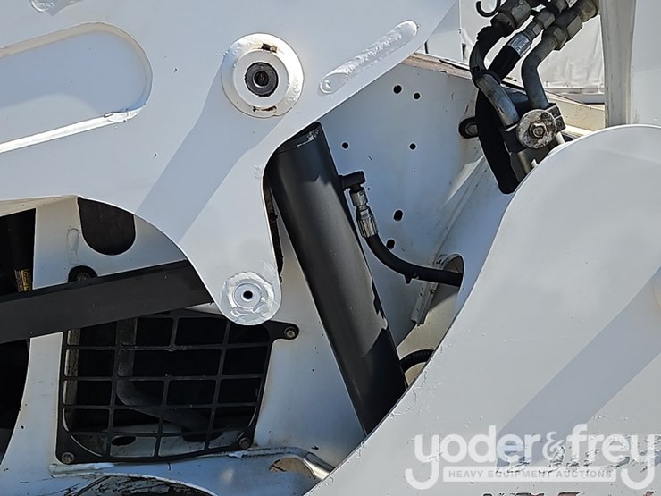 2017-bobcat-t590-image-20