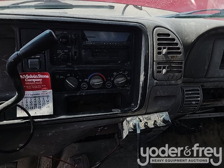 1998-chevrolet-3500-image-23