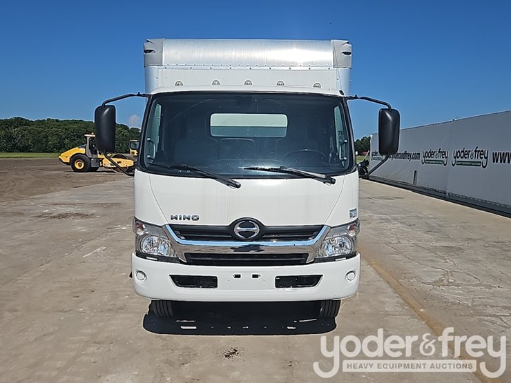 2019-hino-195-image-11