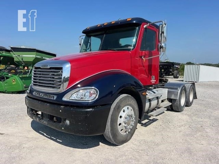 2006-freightliner-columbia-120-image-7