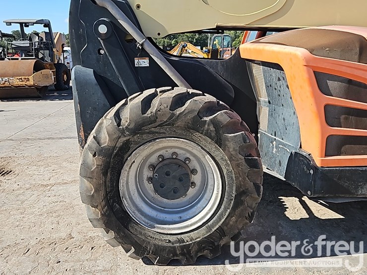 2018-jlg-1055-image-7