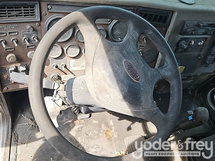 2002-peterbilt-330-image-31