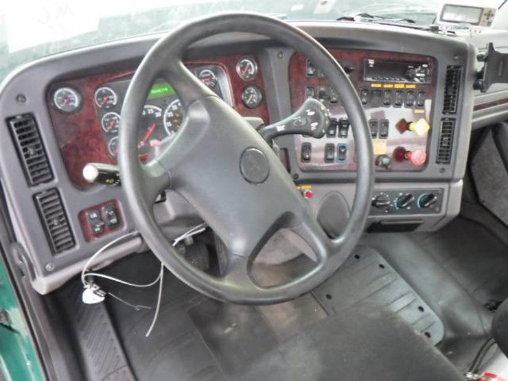 2020-freightliner-114sd-image-17