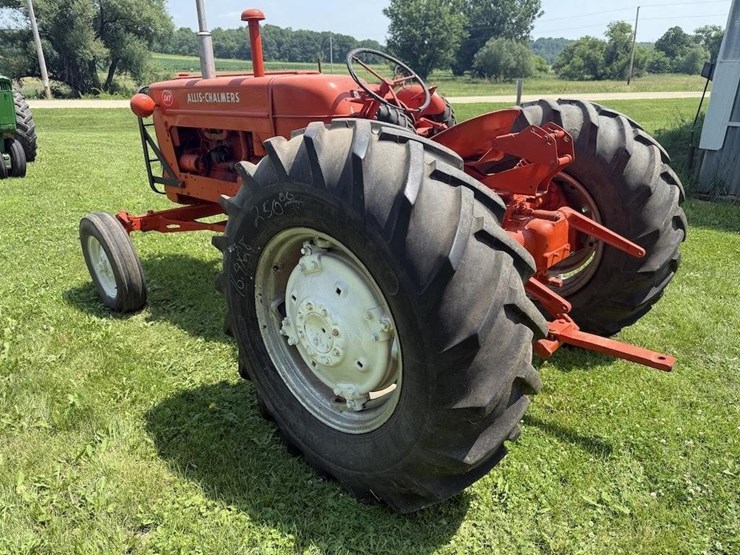 allis-chalmers-d17-tractor-image-6