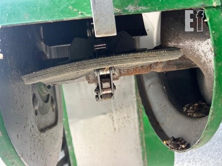 2011-john-deere-9770-sts-image-22