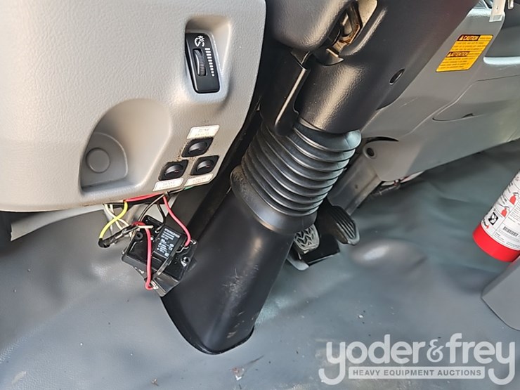 2019-hino-195-image-43