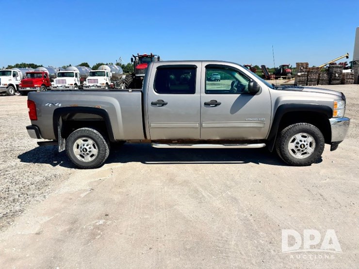 2013-chevrolet-silverado-2500-lt-image-3