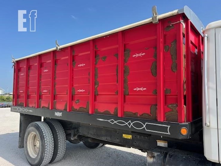 2003-freightliner-fl70-image-24