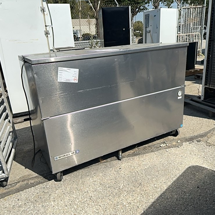 LOT#- - BEVERAGE AIR REFRIGERATOR
