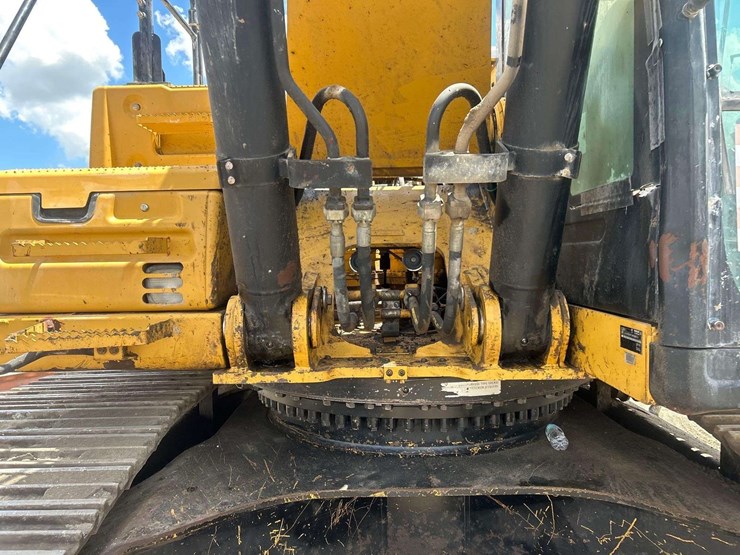 2016-caterpillar-349f-image-39