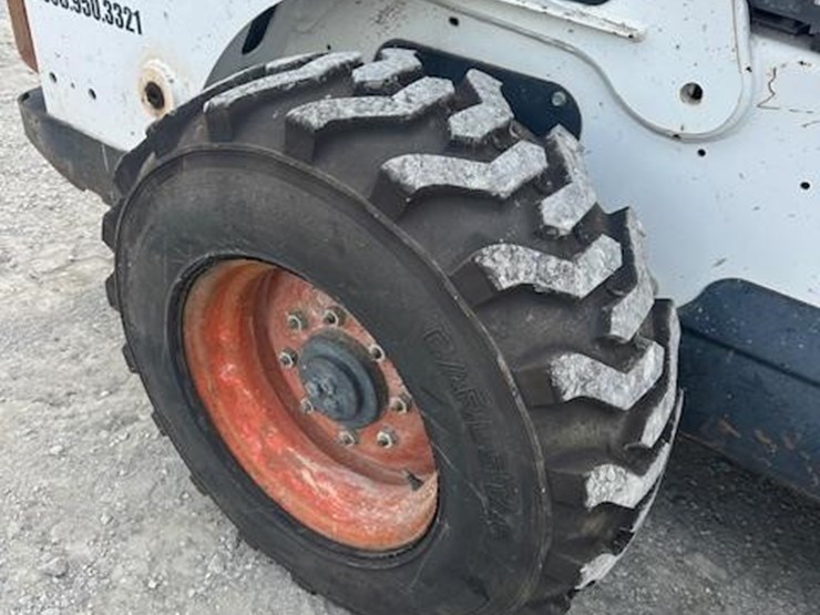 2010-bobcat-s650-image-11