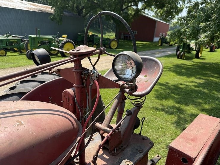 farmall-m-tractor-image-9