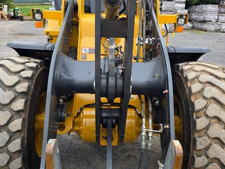 2021-deere-524l-image-49