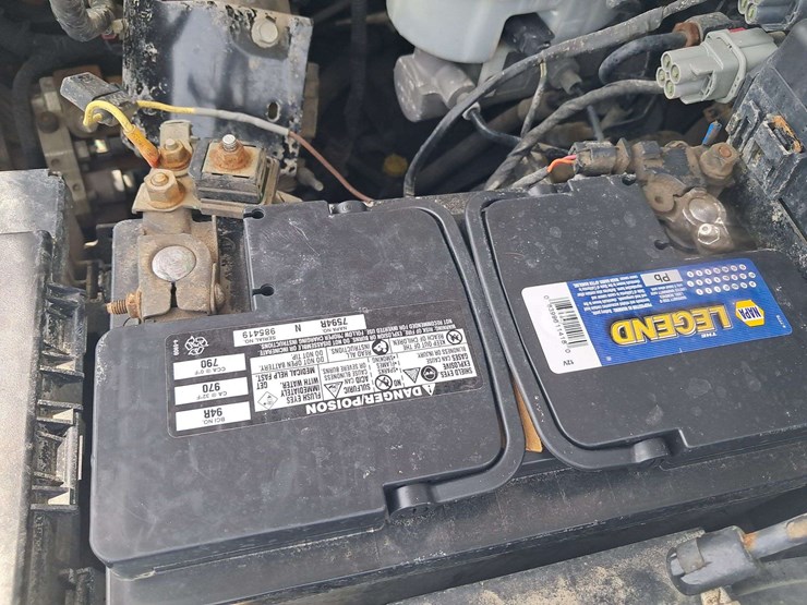 2016-ram-3500-crew-cab-pickup-image-25