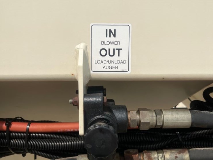 2005-bourgault-5200-image-17