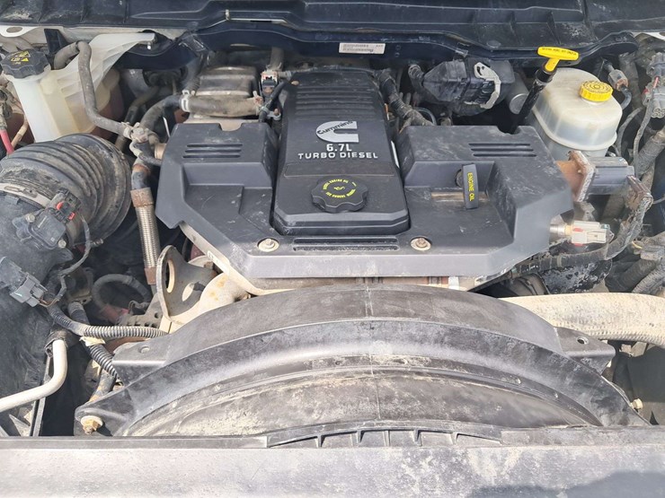 2016-ram-3500-crew-cab-pickup-image-27