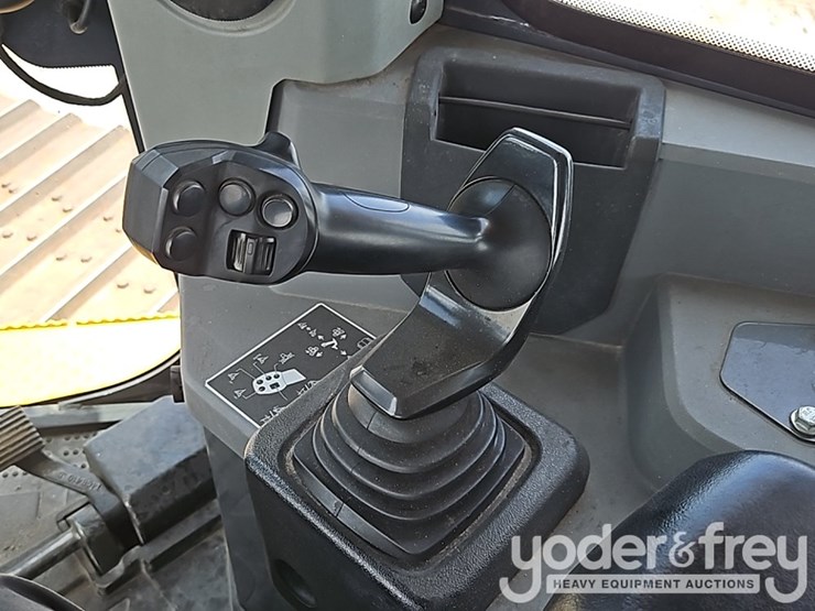 2022-deere-850l-lgp-image-35