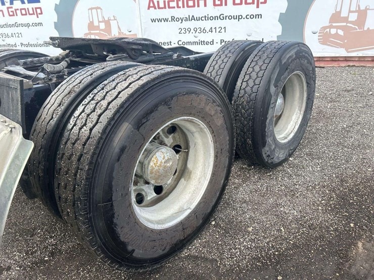 2012-peterbilt-382-image-22