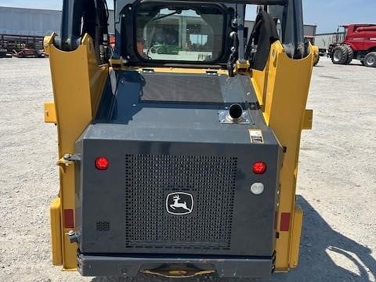 2018-deere-318g-image-4
