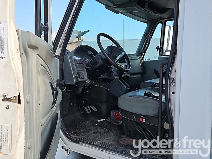 2006-international-durastar-4300-image-24