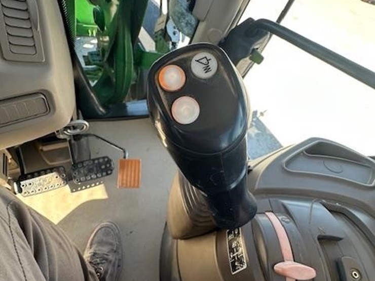 2014-john-deere-6125r-image-24
