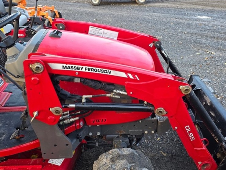 2017-massey-ferguson-gc1705-image-21