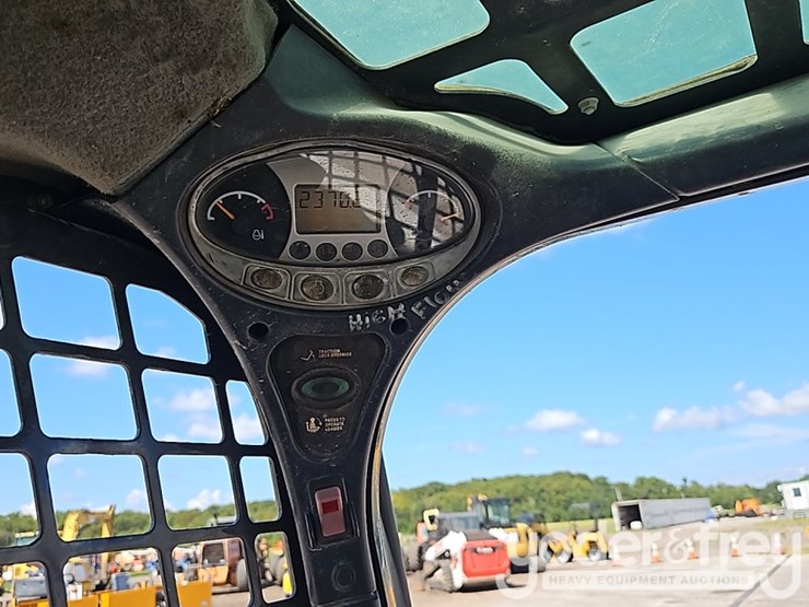2017-bobcat-t590-image-29