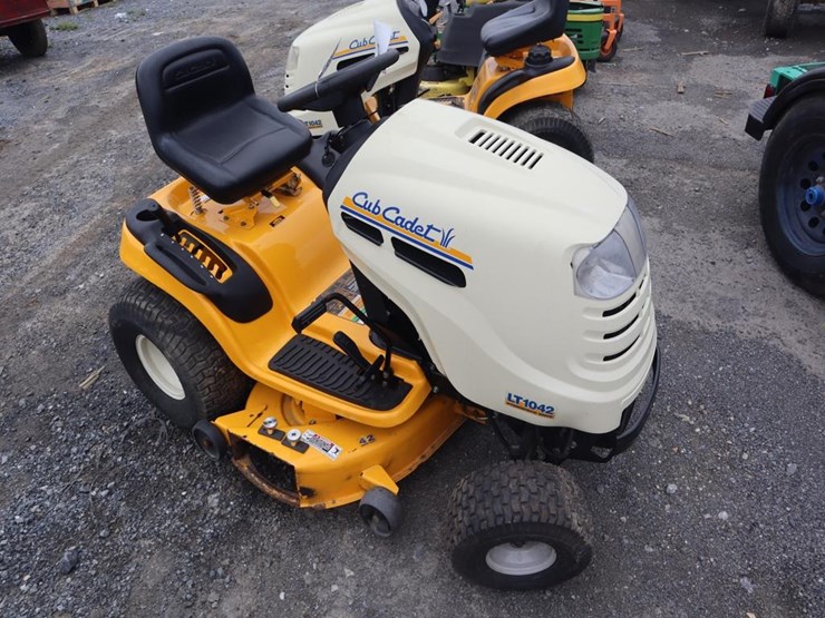 cub-cadet-lt1042-image-1