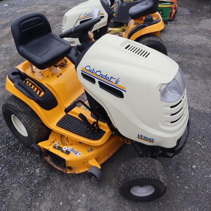 CUB CADET LT1042