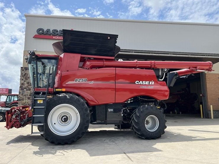 2023-case-ih-8250-image-3