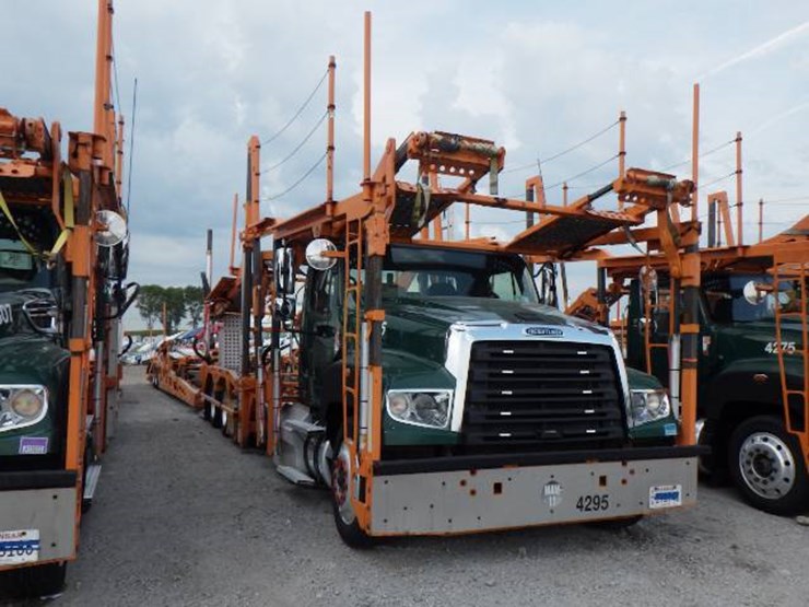 2020-freightliner-114sd-image-2