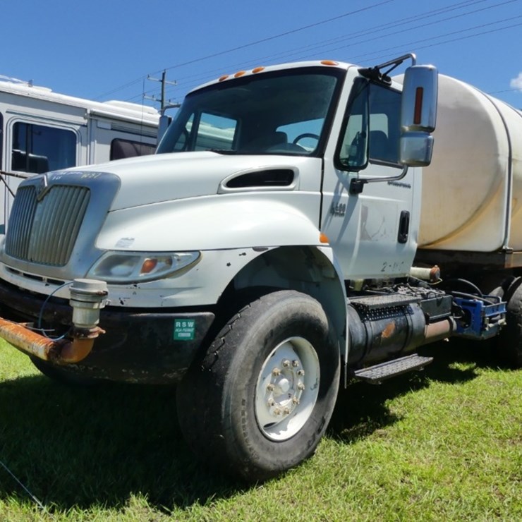 2006 INTERNATIONAL 4400